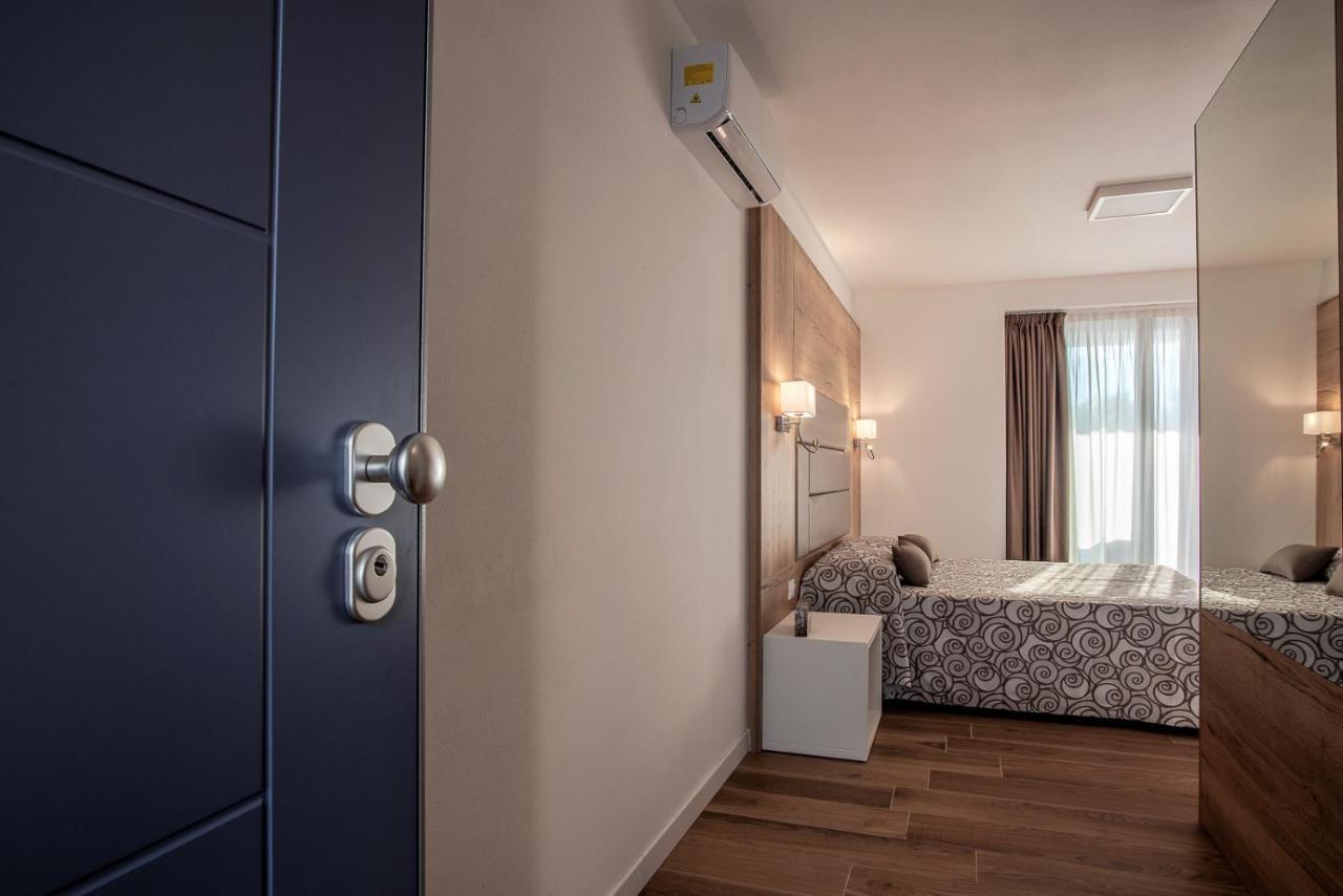 גראדו Aparthotel Miramare מראה חיצוני תמונה